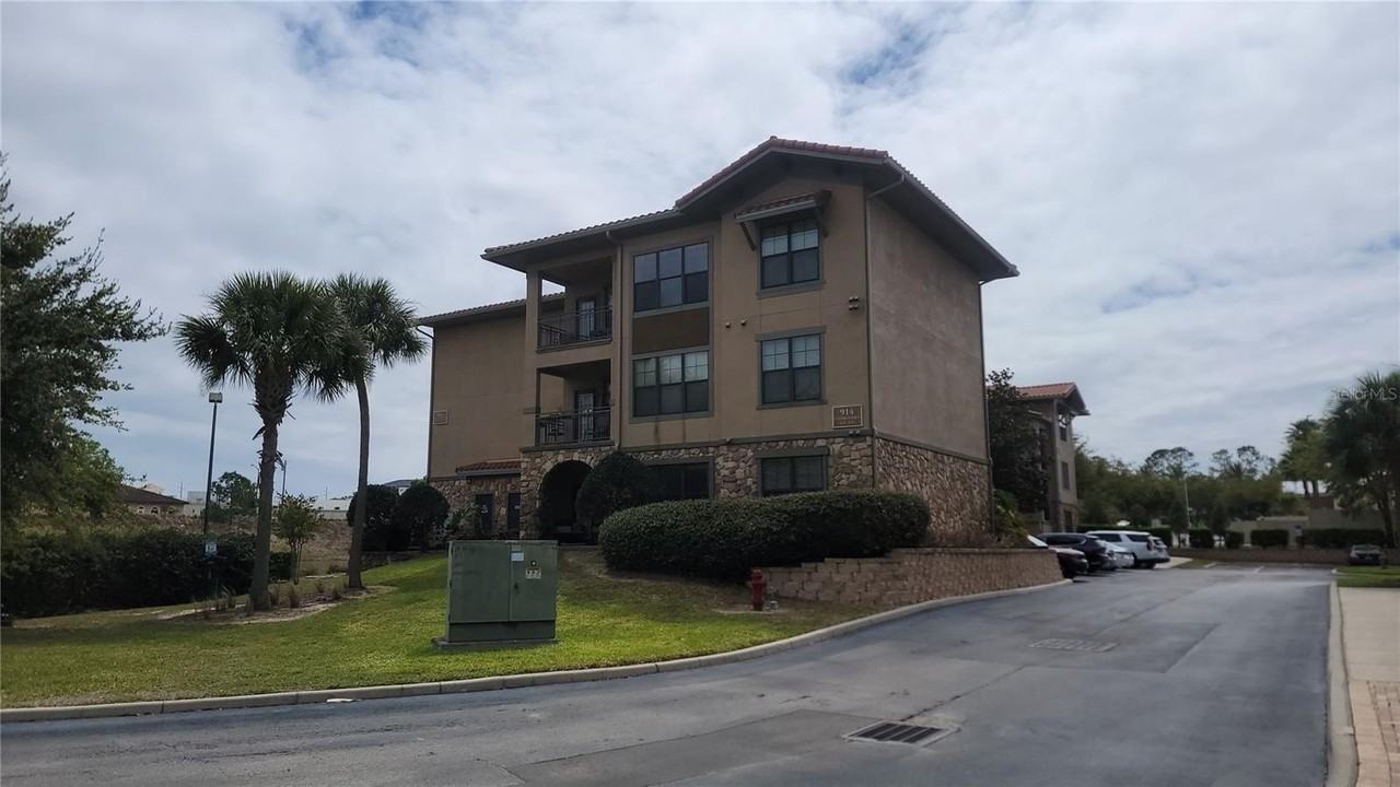 914 Charo Pkwy #123 - Photo 2 of 44