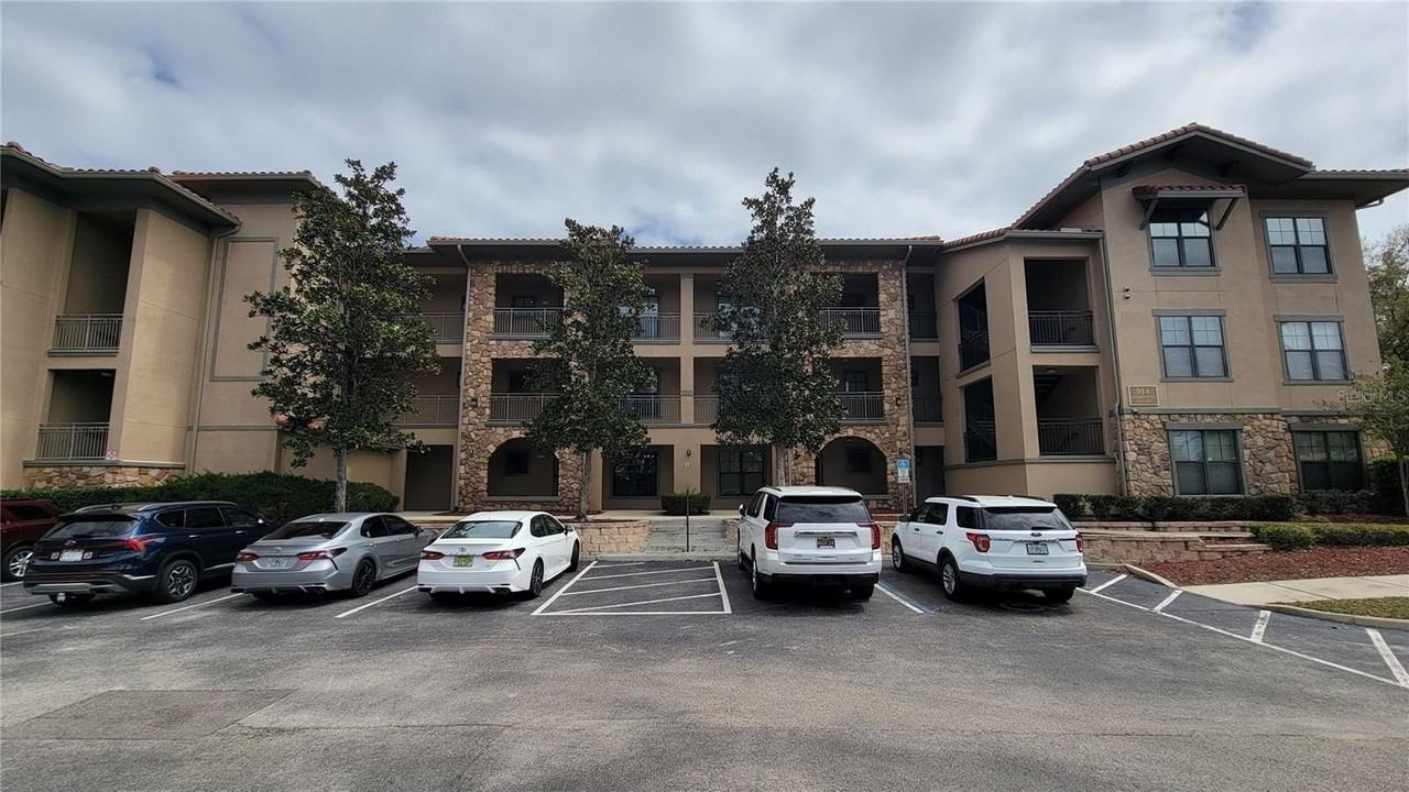 914 Charo Pkwy #123 - Photo 4 of 44