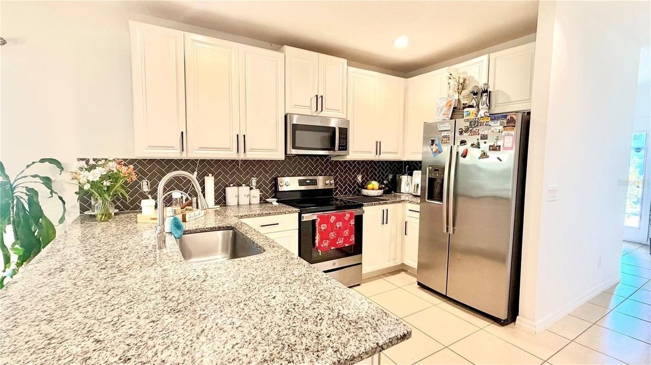 5003 Royal Point Ave - Photo 3 of 18