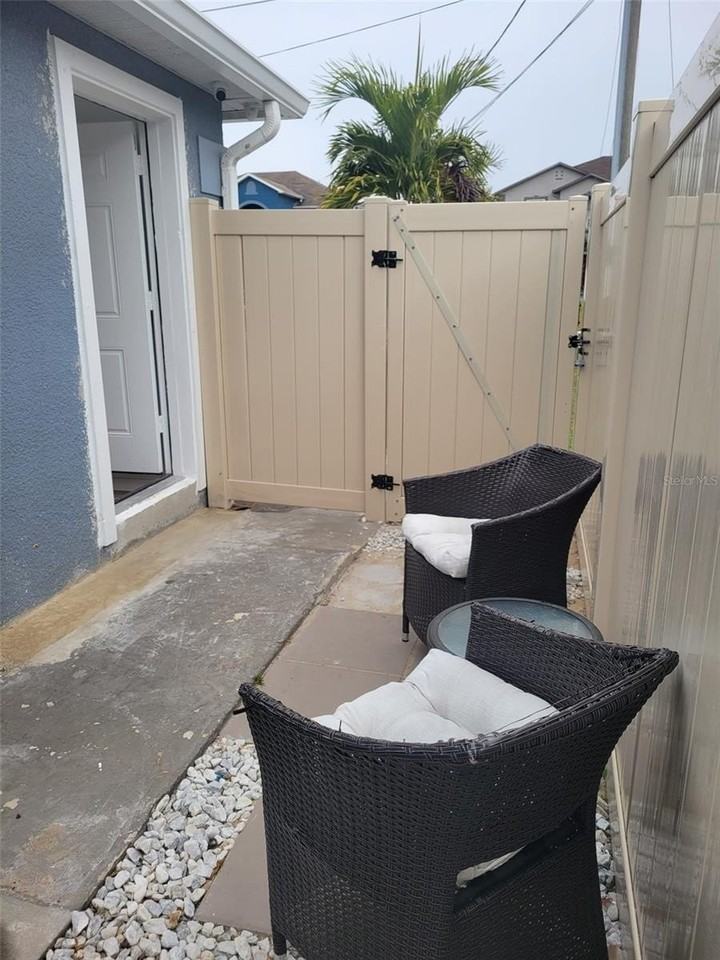 531 Lakeview Ct - Photo 4 of 12