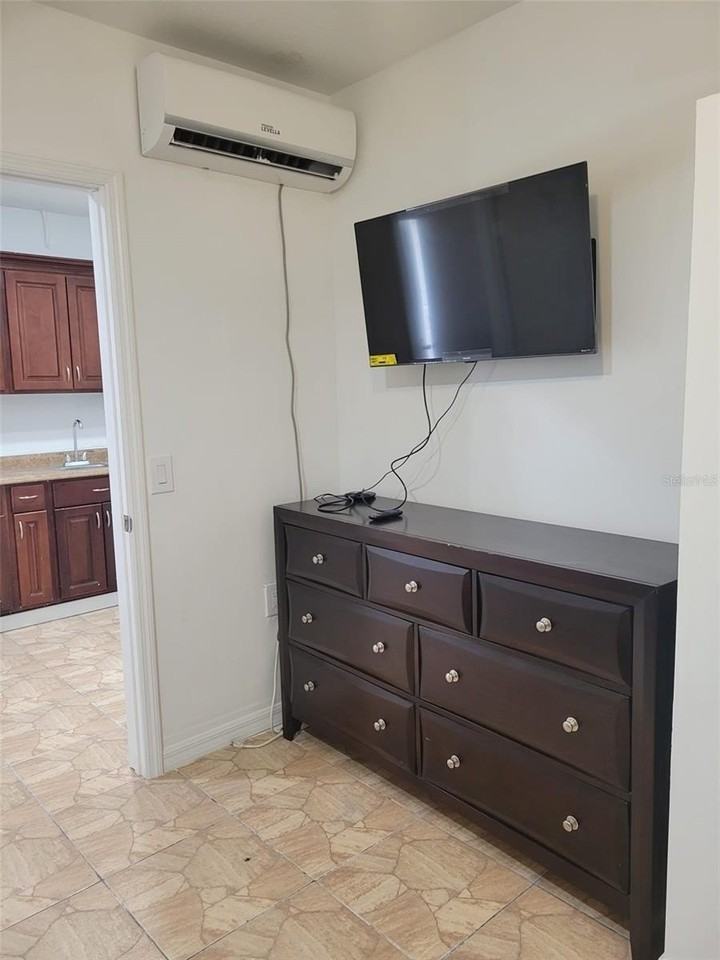 531 Lakeview Ct - Photo 7 of 12