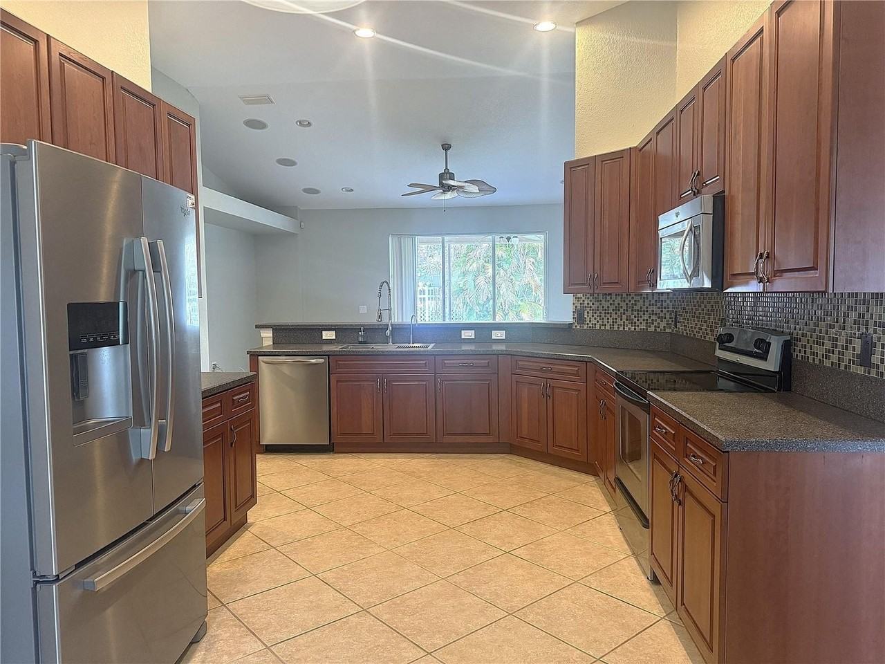 11739 Holly Creek Dr - Photo 5 of 44