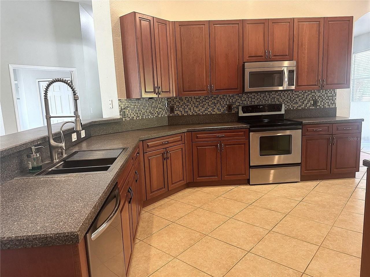 11739 Holly Creek Dr - Photo 6 of 44