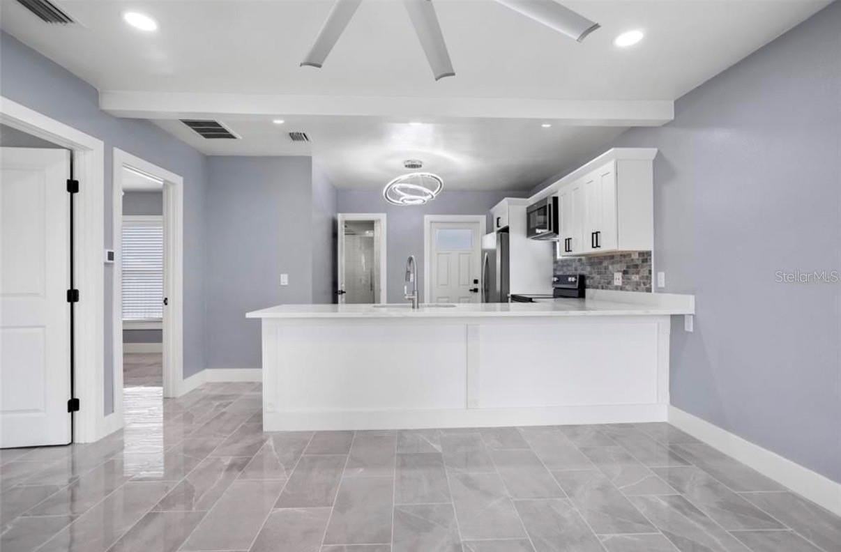 8907 N Boulevard - Photo 2 of 24