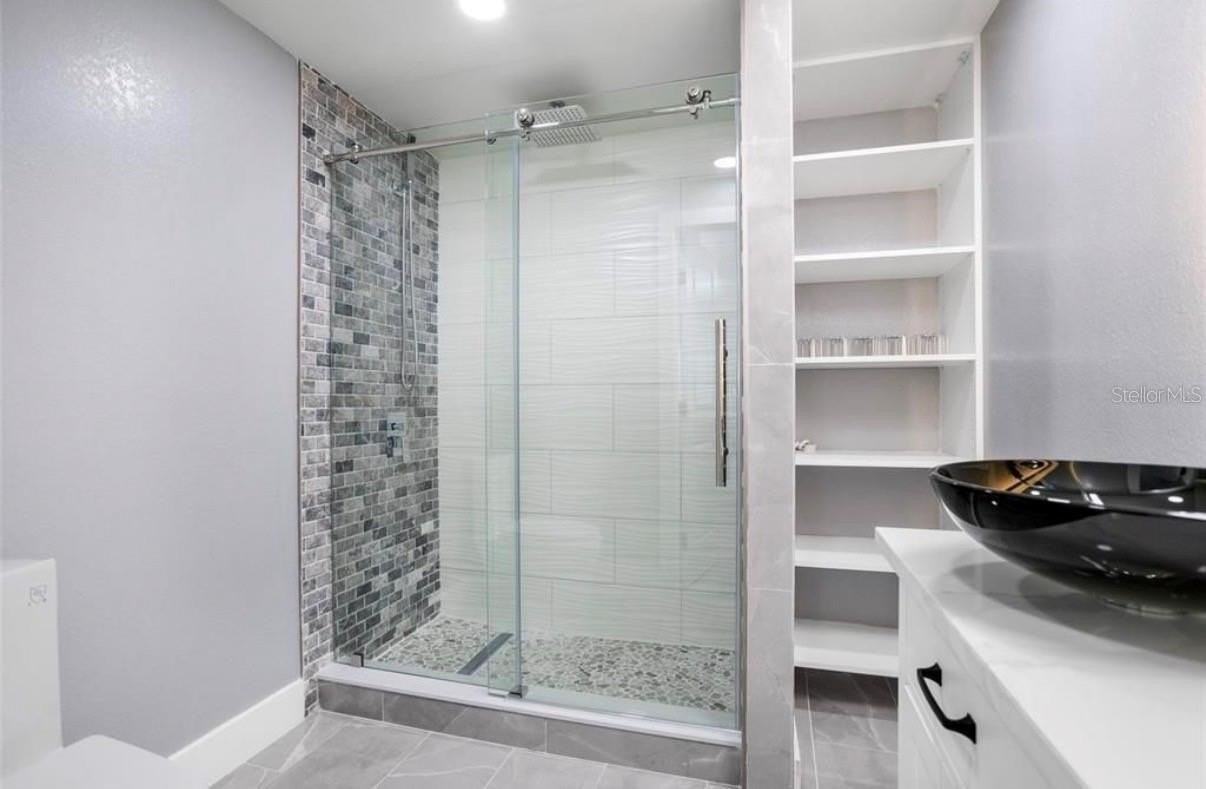 8907 N Boulevard - Photo 4 of 24