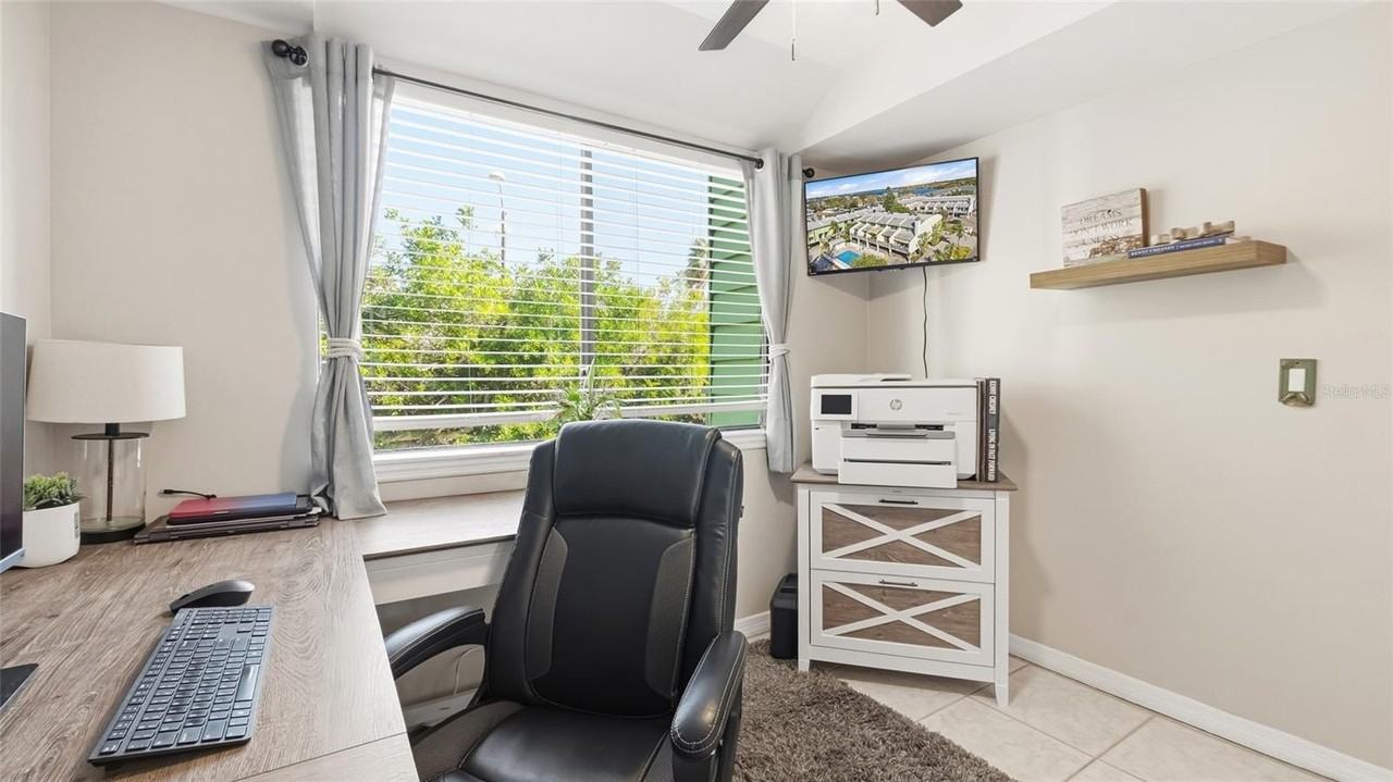 318 Windrush Blvd #9 - Photo 4 of 34