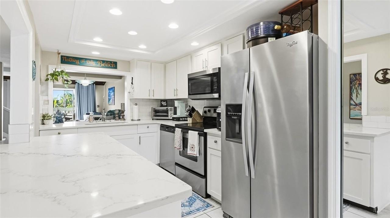 318 Windrush Blvd #9 - Photo 5 of 34