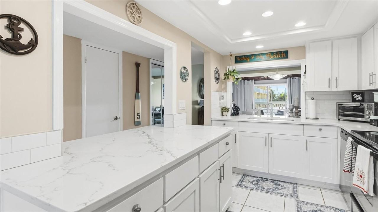 318 Windrush Blvd #9 - Photo 6 of 34