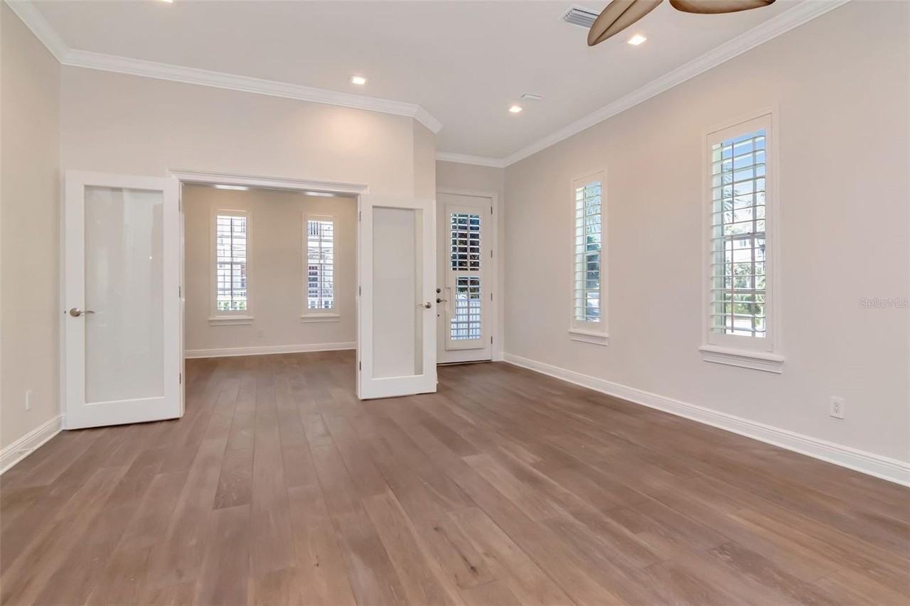 947 Hemingway Cir - Photo 4 of 50