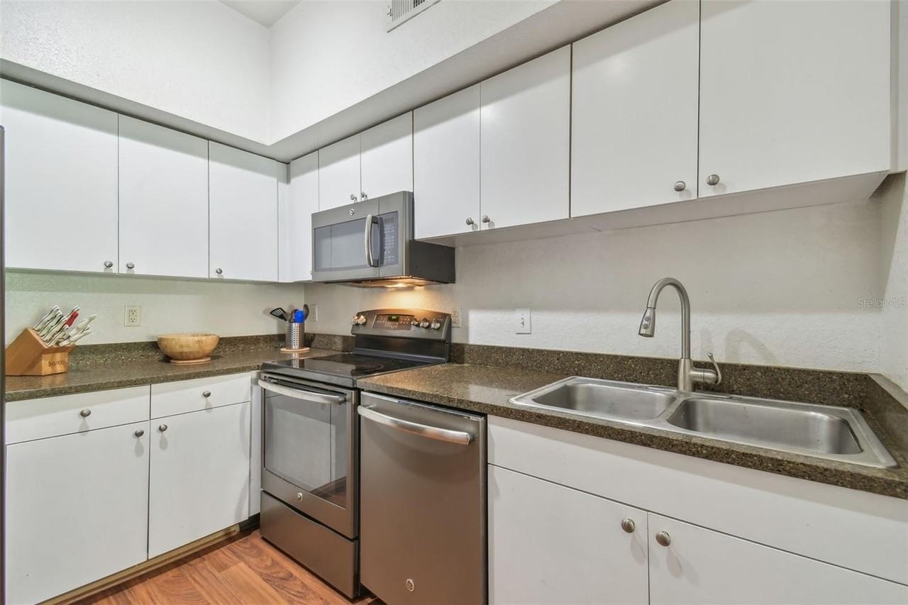 2440 W Horatio St #1031 - Photo 6 of 27