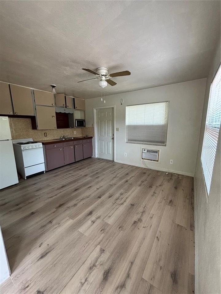 1217 Carolyn Ln #B - Photo 6 of 16