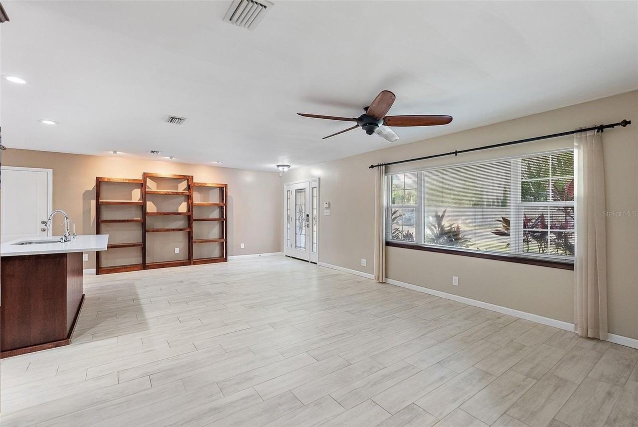 5080 Oaklawn Ln - Photo 4 of 46