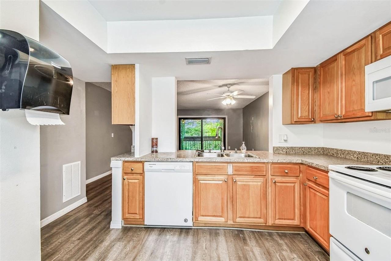 103 Brigadoon Dr - Photo 7 of 25