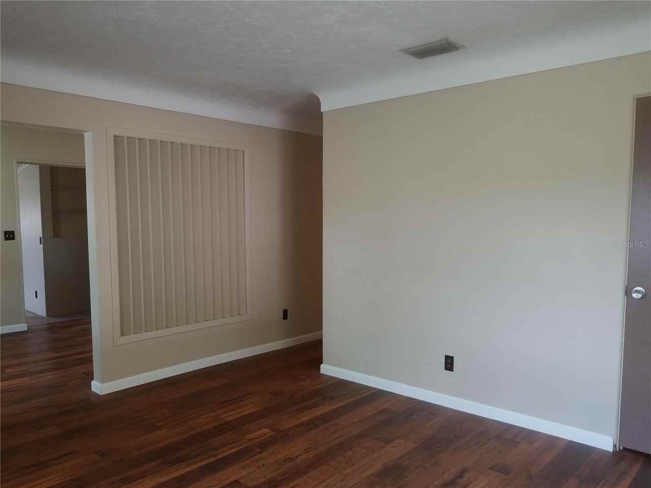 5853 Pine St - Photo 3 of 18