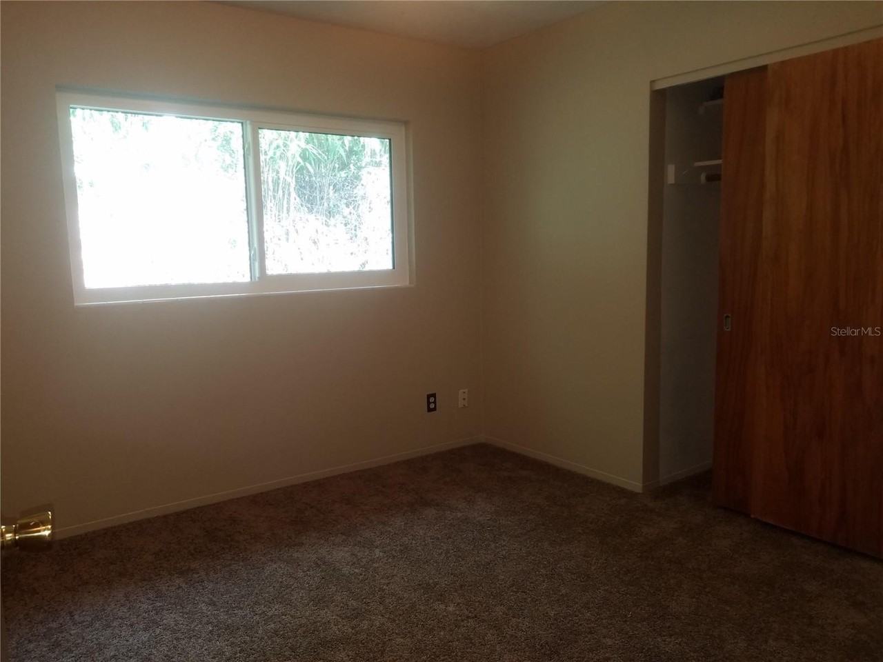 5853 Pine St - Photo 5 of 18