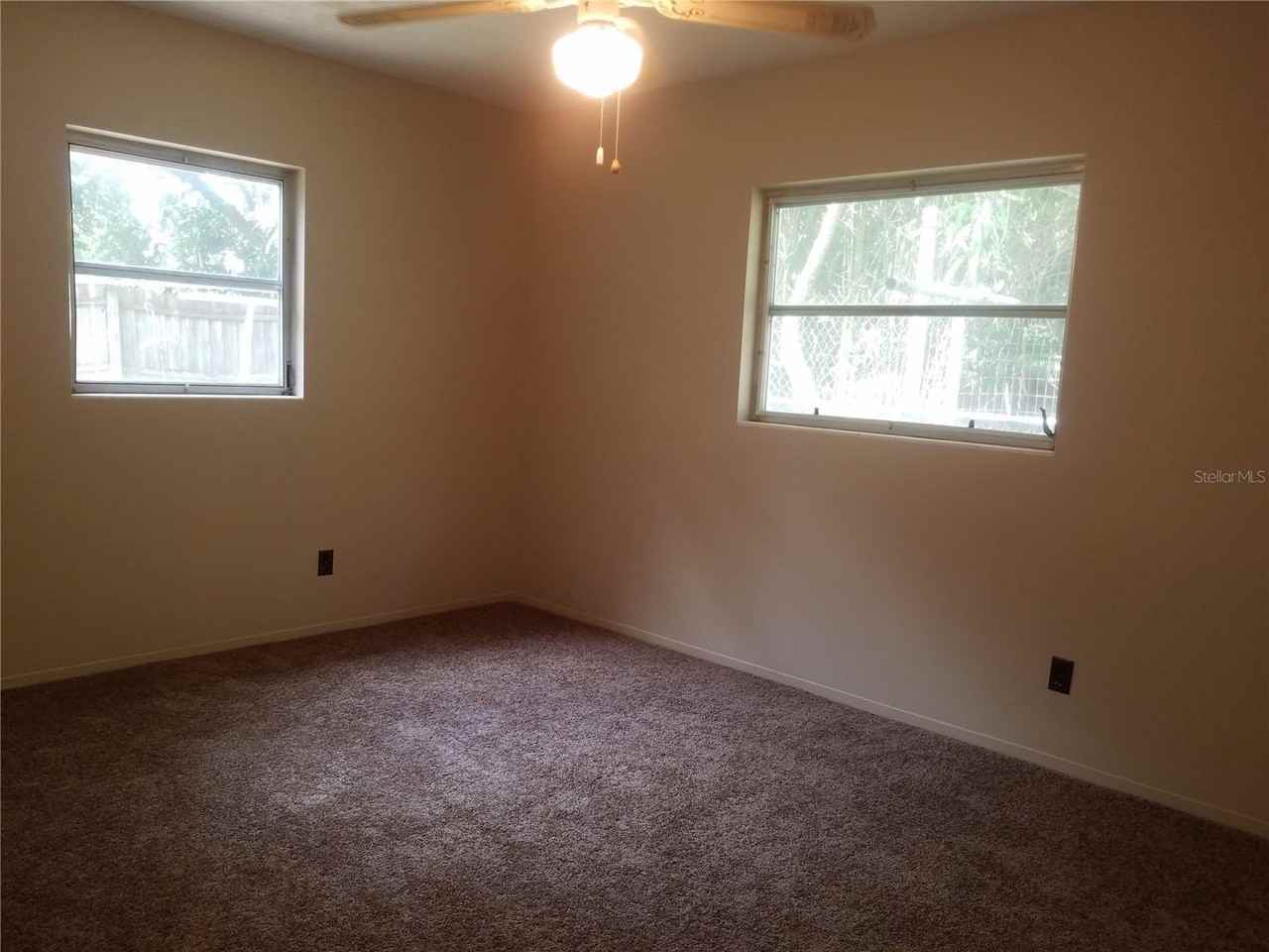 5853 Pine St - Photo 6 of 18