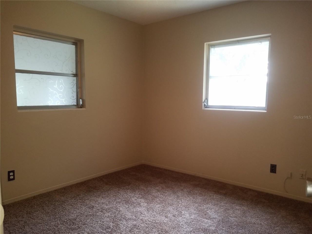 5853 Pine St - Photo 7 of 18