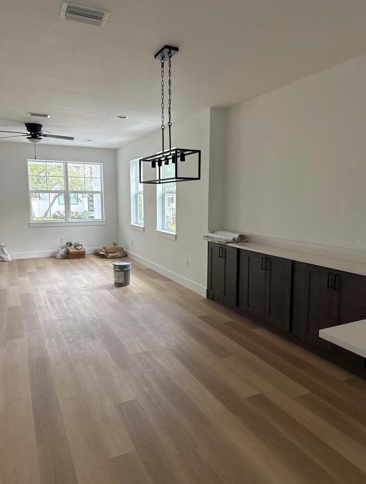 2333 W Beach St - Photo 3 of 12