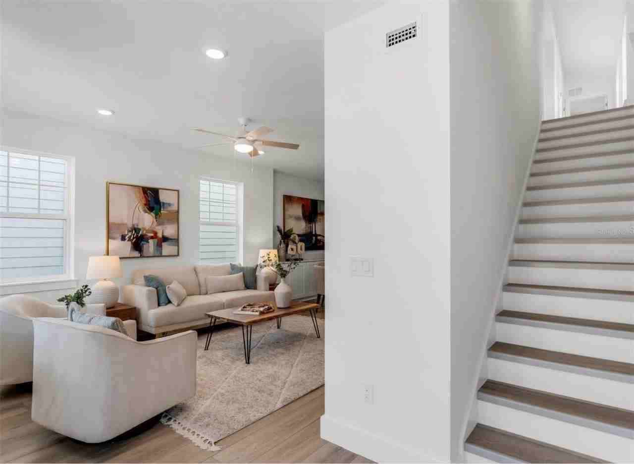 2333 W Beach St - Photo 5 of 12