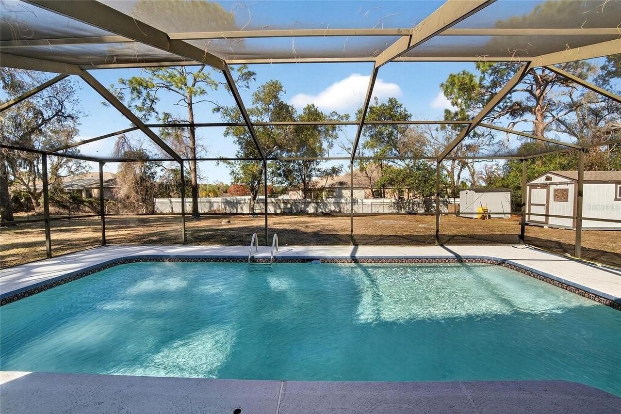 15047 Woodbury Rd - Photo 4 of 50