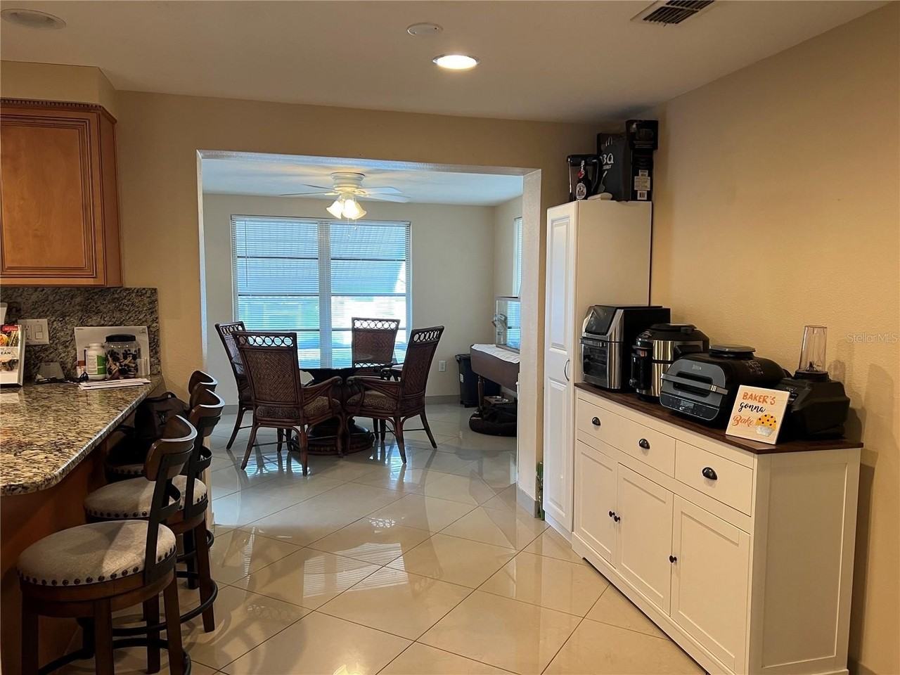 1050 Clairborne St - Photo 6 of 22