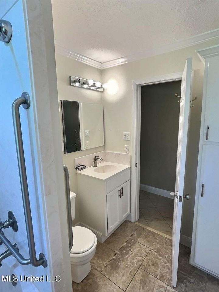 125 Linda Cir - Photo 7 of 13