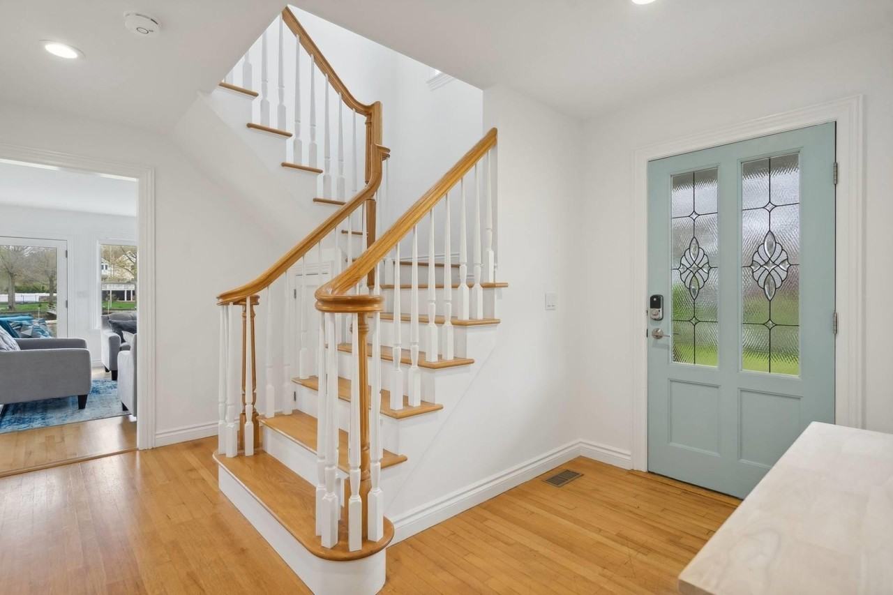 8 Hyler Dr - Photo 3 of 15