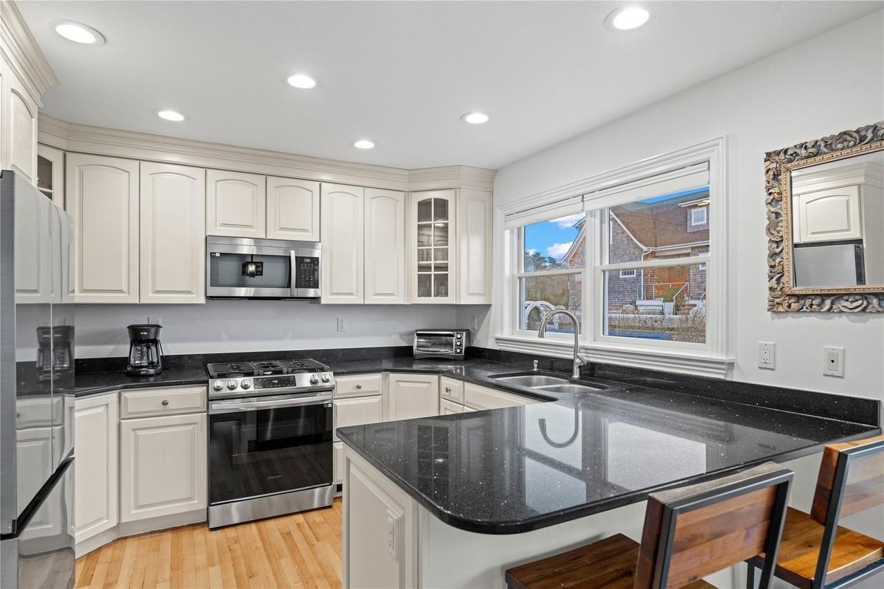 8 Hyler Dr - Photo 4 of 15