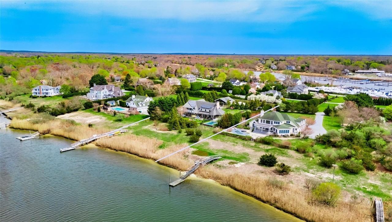 53B S Bay Ave - Photo 2 of 30