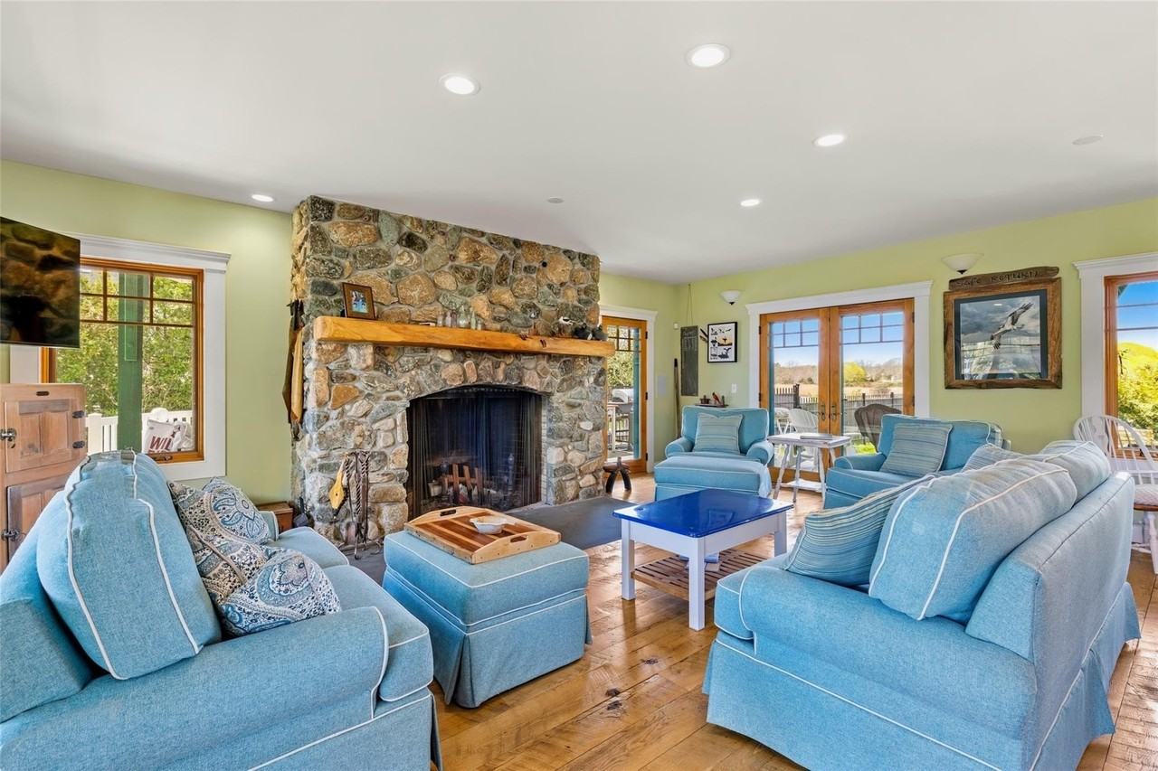 53B S Bay Ave - Photo 5 of 30