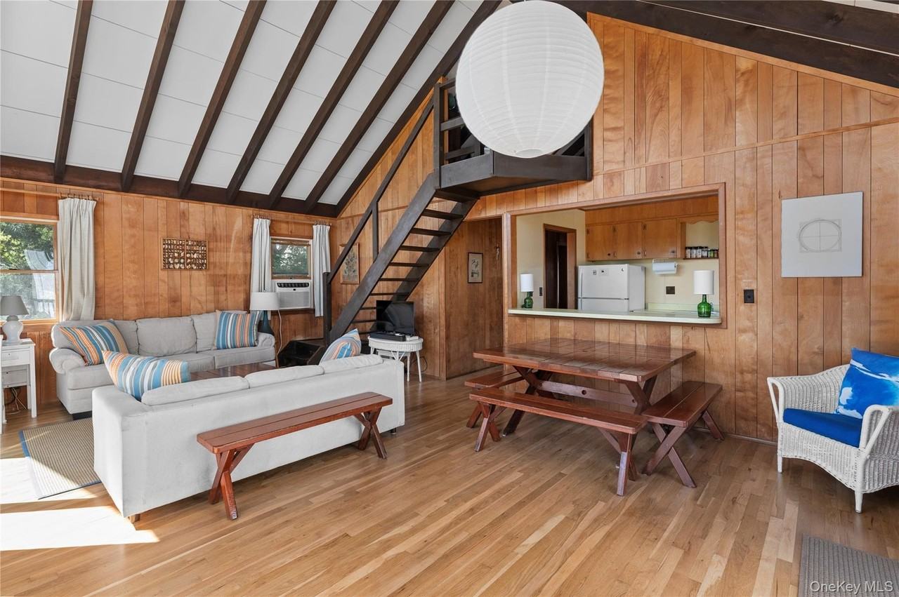 66 Bungalow Walk - Photo 3 of 11