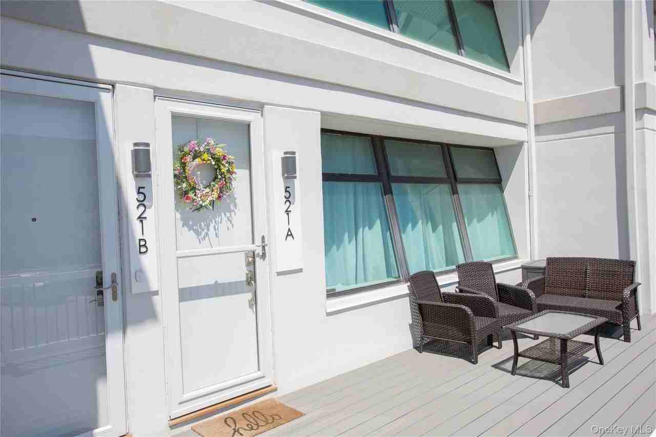 521 W Broadway #B - Photo 3 of 33