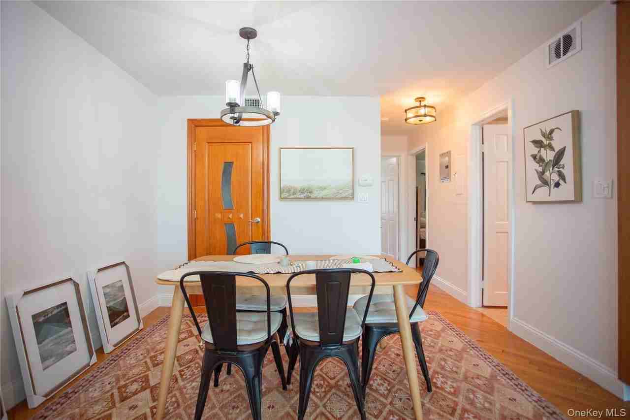 521 W Broadway #B - Photo 5 of 33