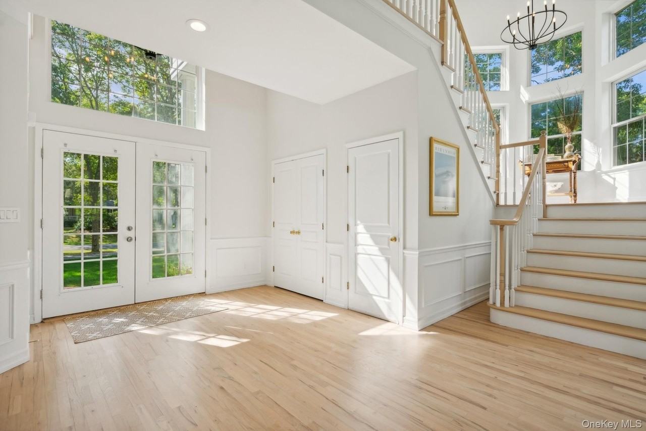 35 Hollow Ln - Photo 3 of 34