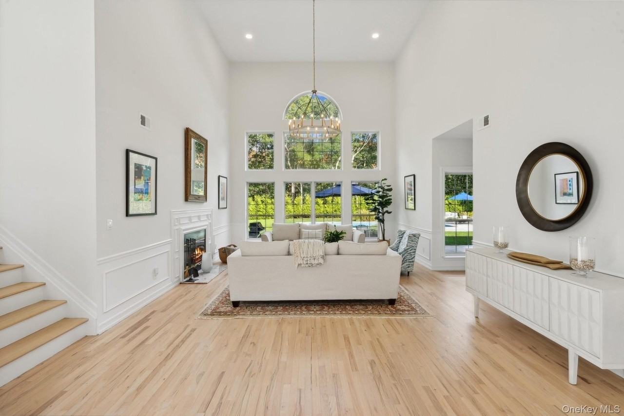 35 Hollow Ln - Photo 4 of 34