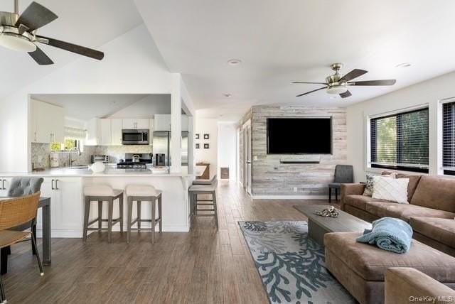 294 Wilmot Rd - Photo 5 of 38