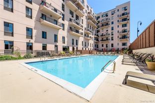 100 W Broadway #7L - Photo 1 of 1