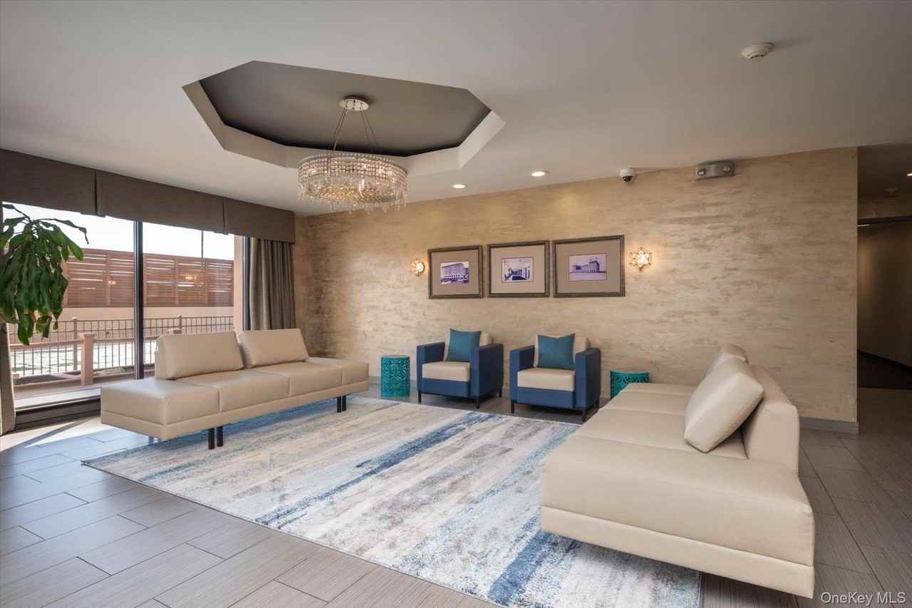 100 W Broadway #7L - Photo 6 of 33