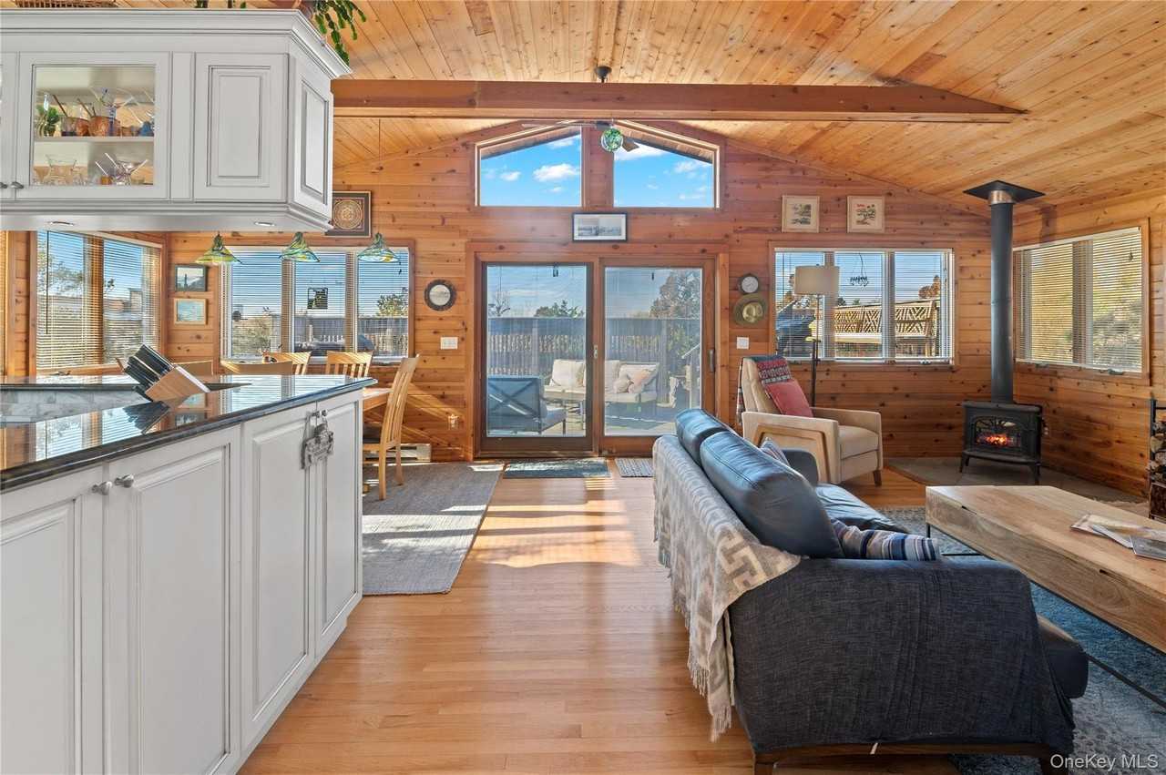 100 Clipper Roadway - Photo 6 of 46