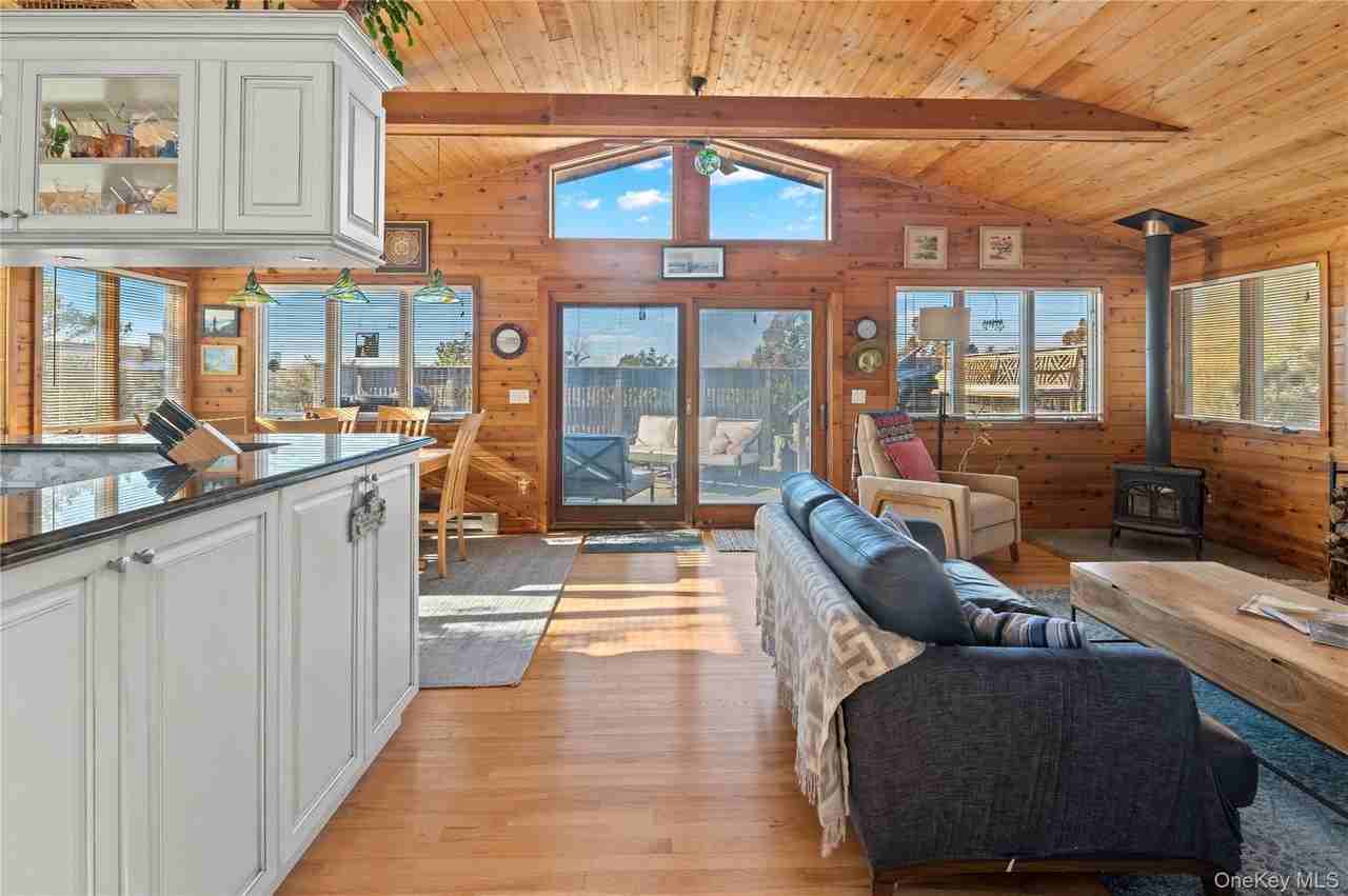 100 Clipper Roadway - Photo 7 of 46