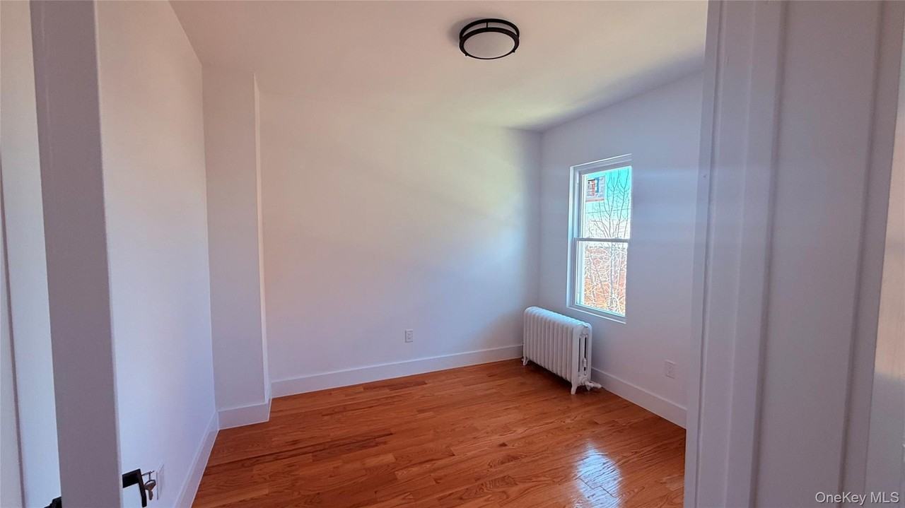 8711 123rd St - Photo 3 of 9