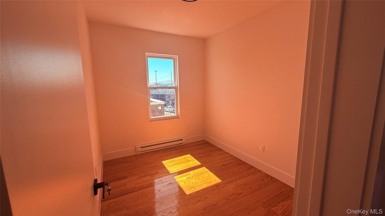 8711 123rd St - Photo 4 of 9