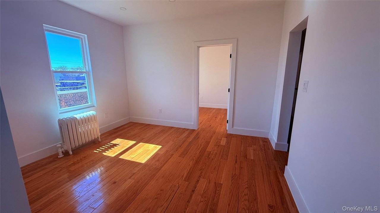 8711 123rd St - Photo 5 of 9