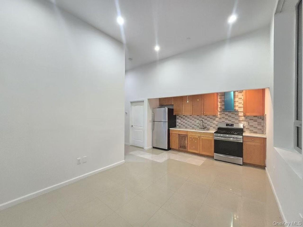 7159 160th St Apt 1a - Photo 3 of 8