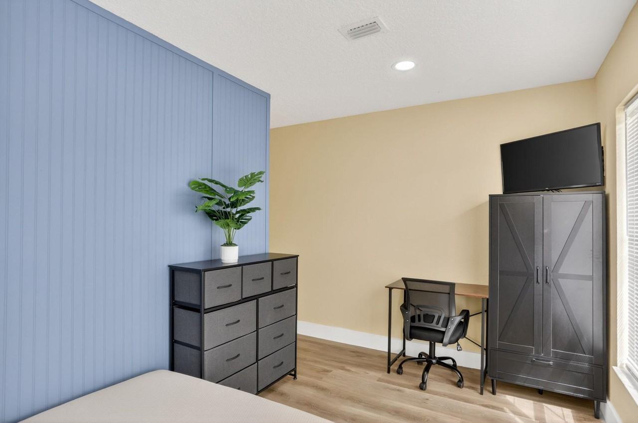 Grand St - Photo 2 of 45