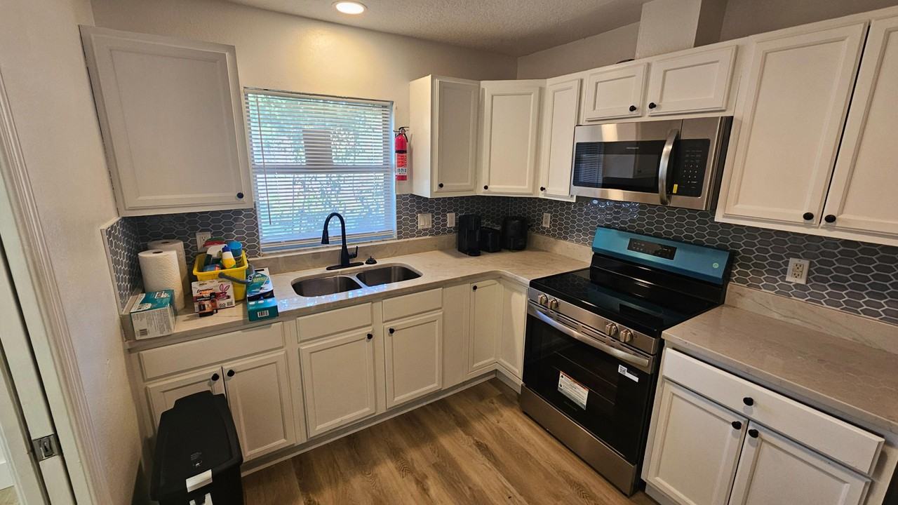 Grand St - Photo 4 of 45