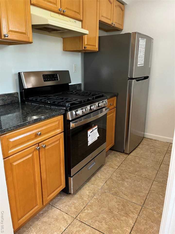 8281 88th Pl - Photo 3 of 8