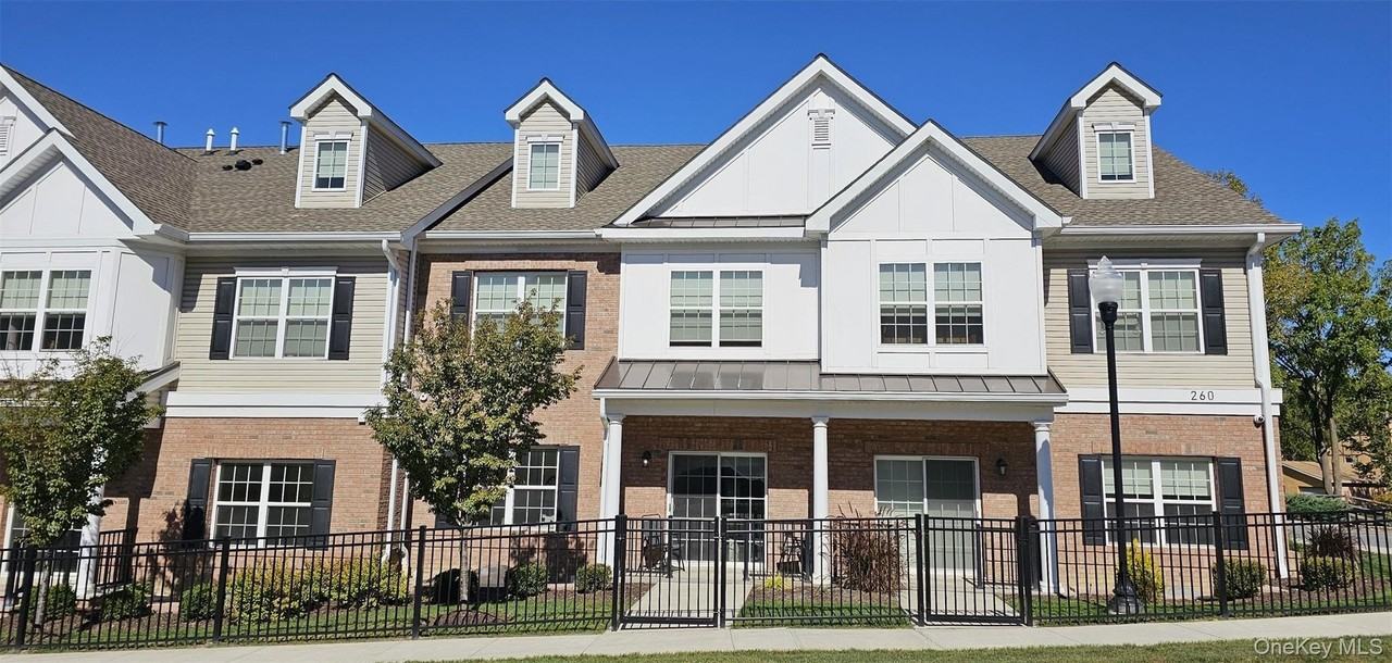 260 W Main St #11