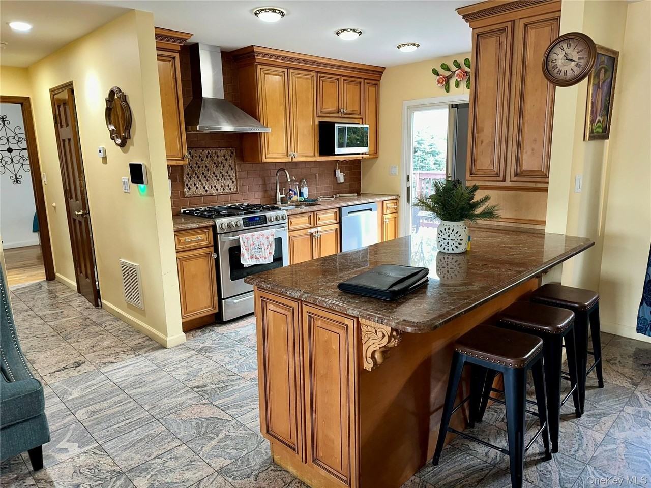 1316 Mcclure Ave - Photo 2 of 21