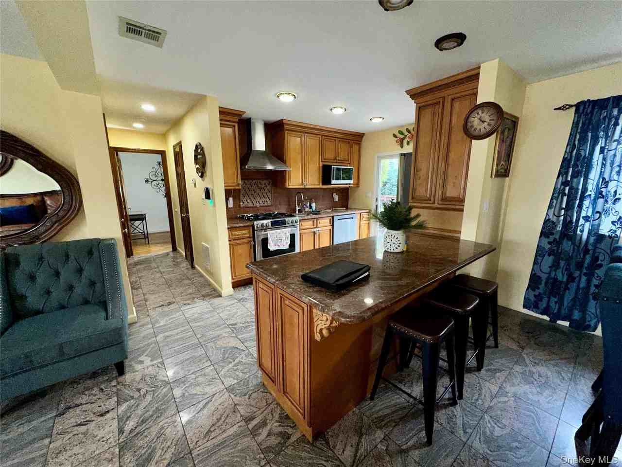 1316 Mcclure Ave - Photo 3 of 21